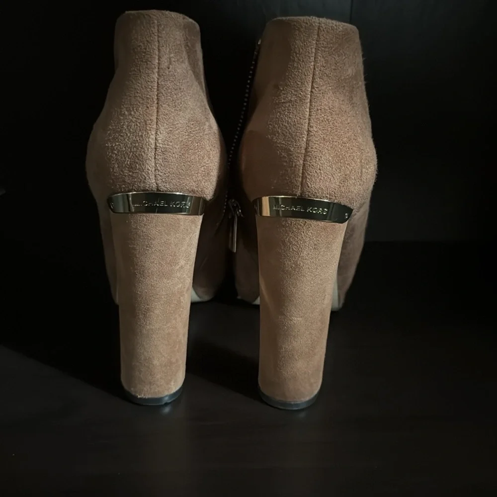 Brown high heel boots - Picture 3 of 3
